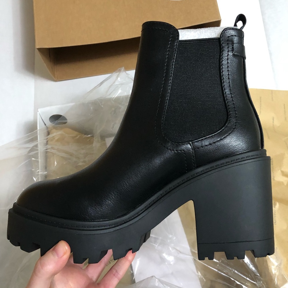 LAST ONE ⭐️ NWT Urban Outfitters Chloe Chelsea Timeless boot (7) - Picture 7 of 14
